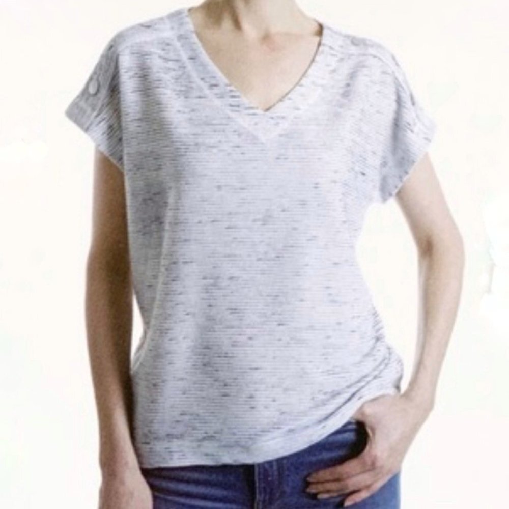 JONES NEW YORK Textured With Button Detail Top L